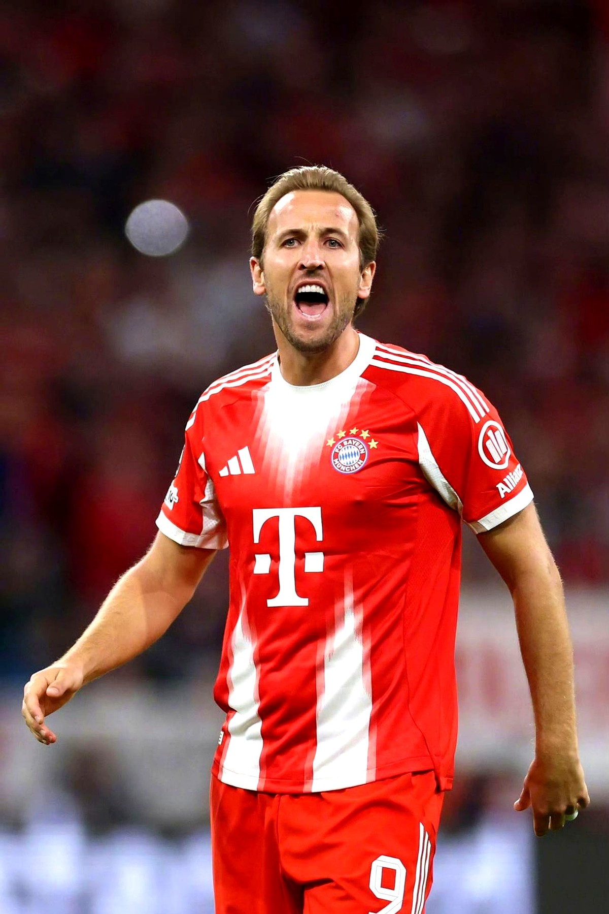 赛地聚焦：欧超杯国际比赛日热度飙升，拜仁慕尼黑门线救险，压力陡增，年轻球员得到机会的简单介绍