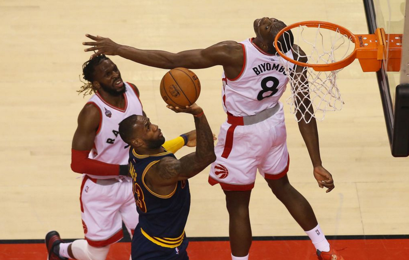 赛地聚焦——意大利杯赛后热度飙升；上海申花迎来里程碑；悬念犹存；年轻球员得到机会的简单介绍